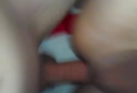یک پسر جوان به جای یک دوست دختر جوان دارای رابطه جنسی با یک زن بالغ است