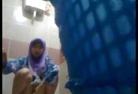 سه دختر لاغر با تخیل غنی درگیر در گروه جنسی لزبین هستند