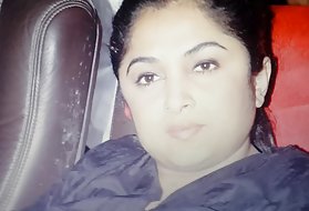 دو مهمان یک بلوند انحنا دار را در یک جنس گروه نفوذ دو نفره می کشند
